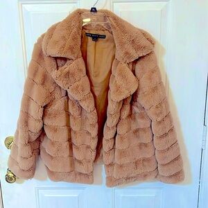 Super soft and cozy soft light caramel faux fur jacket. Size says S but it’s a M